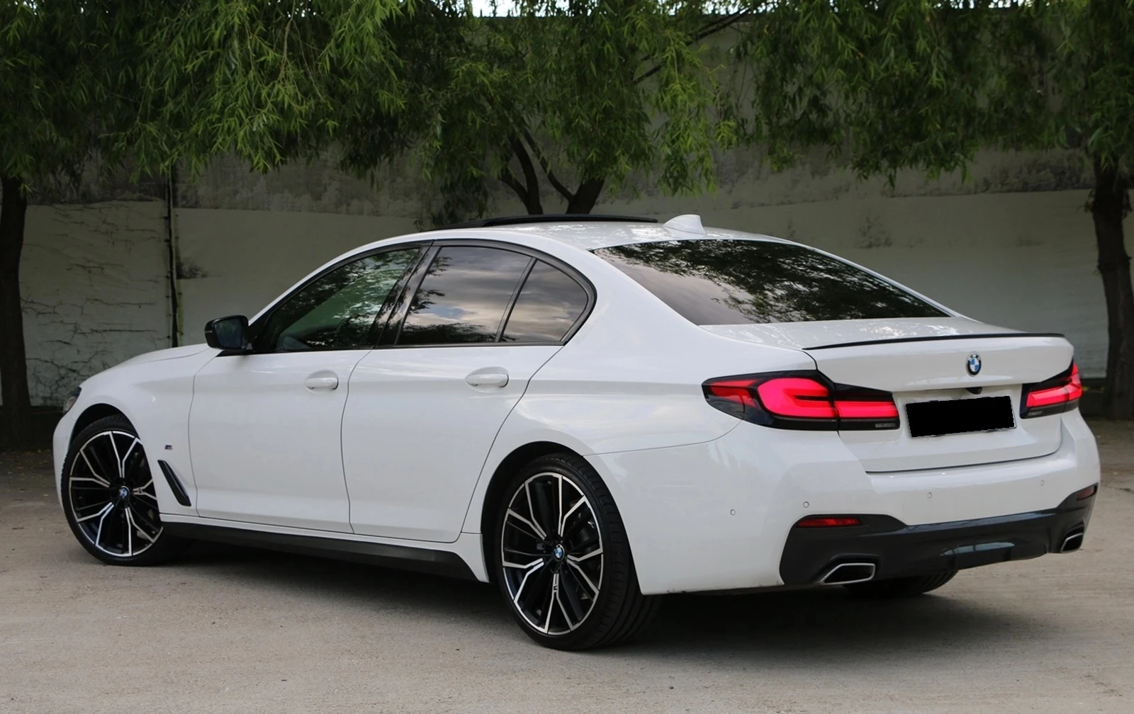 BMW 520 d xDrive M-Pack, снимка 3 - Автомобили и джипове - 54877914