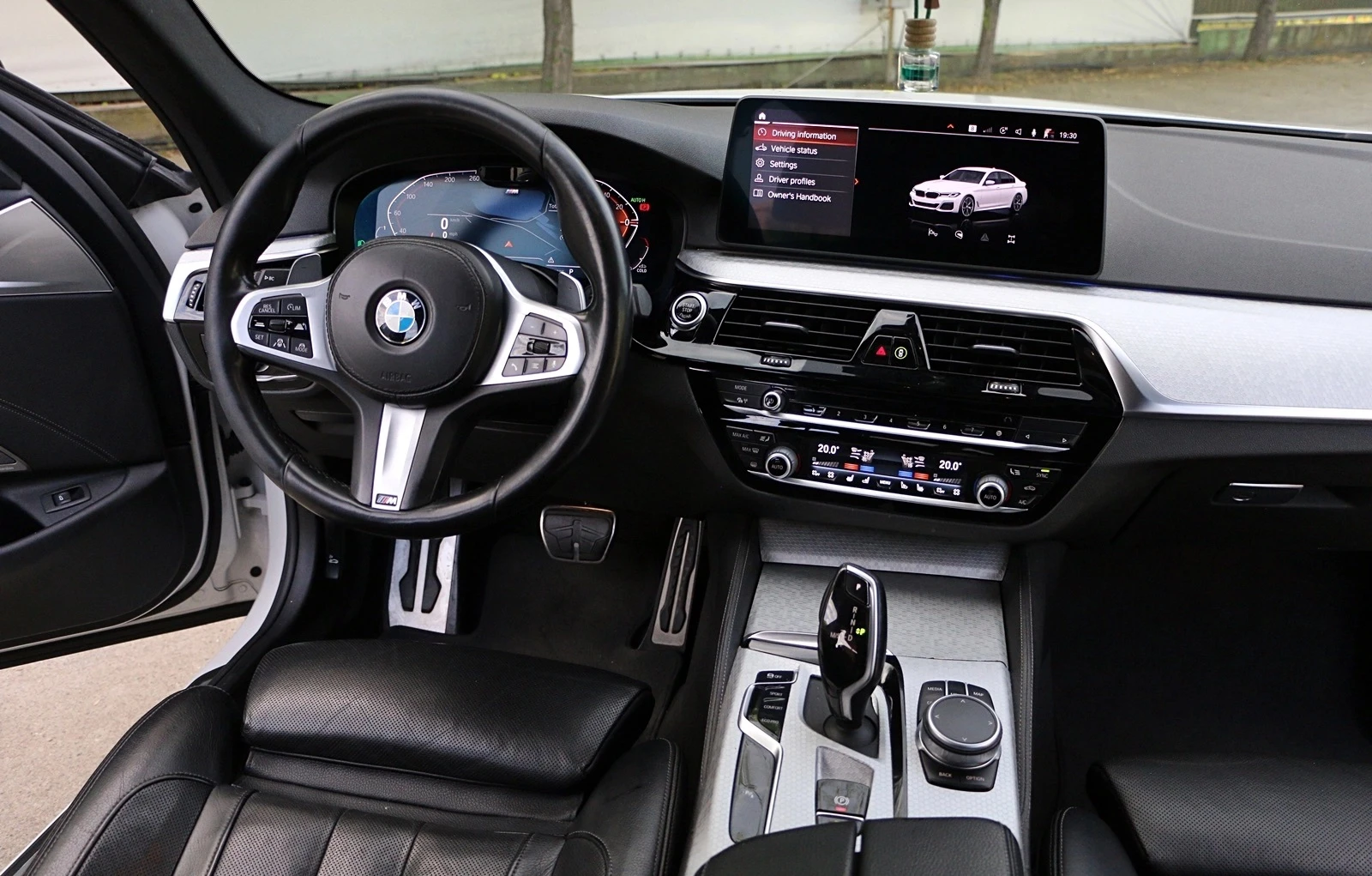 BMW 520 d xDrive M-Pack, снимка 5 - Автомобили и джипове - 54877914