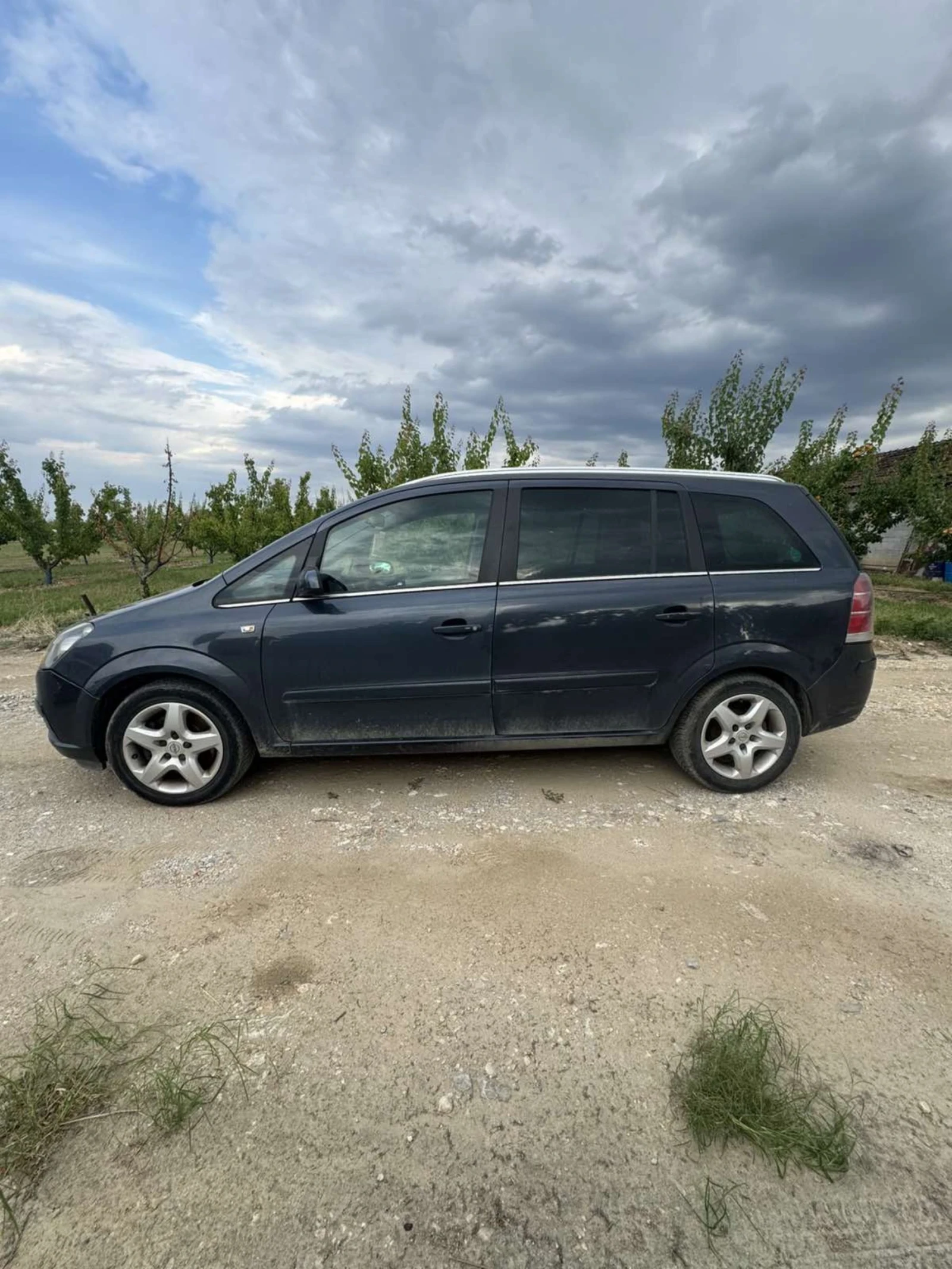 Opel Zafira, снимка 6 - Автомобили и джипове - 55016511