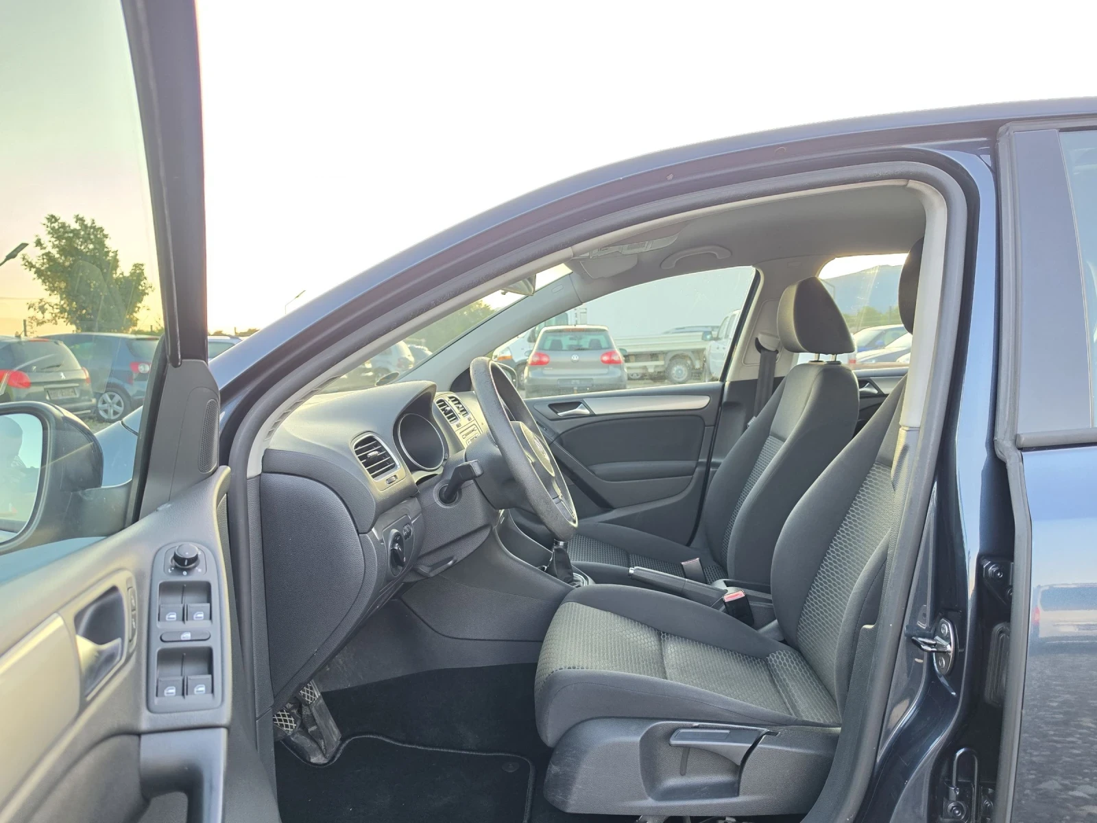 VW Golf 1.6TDI , снимка 10 - Автомобили и джипове - 55236389