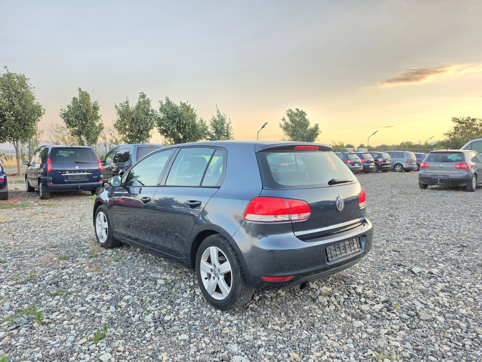 VW Golf 1.6TDI , снимка 4 - Автомобили и джипове - 55236389