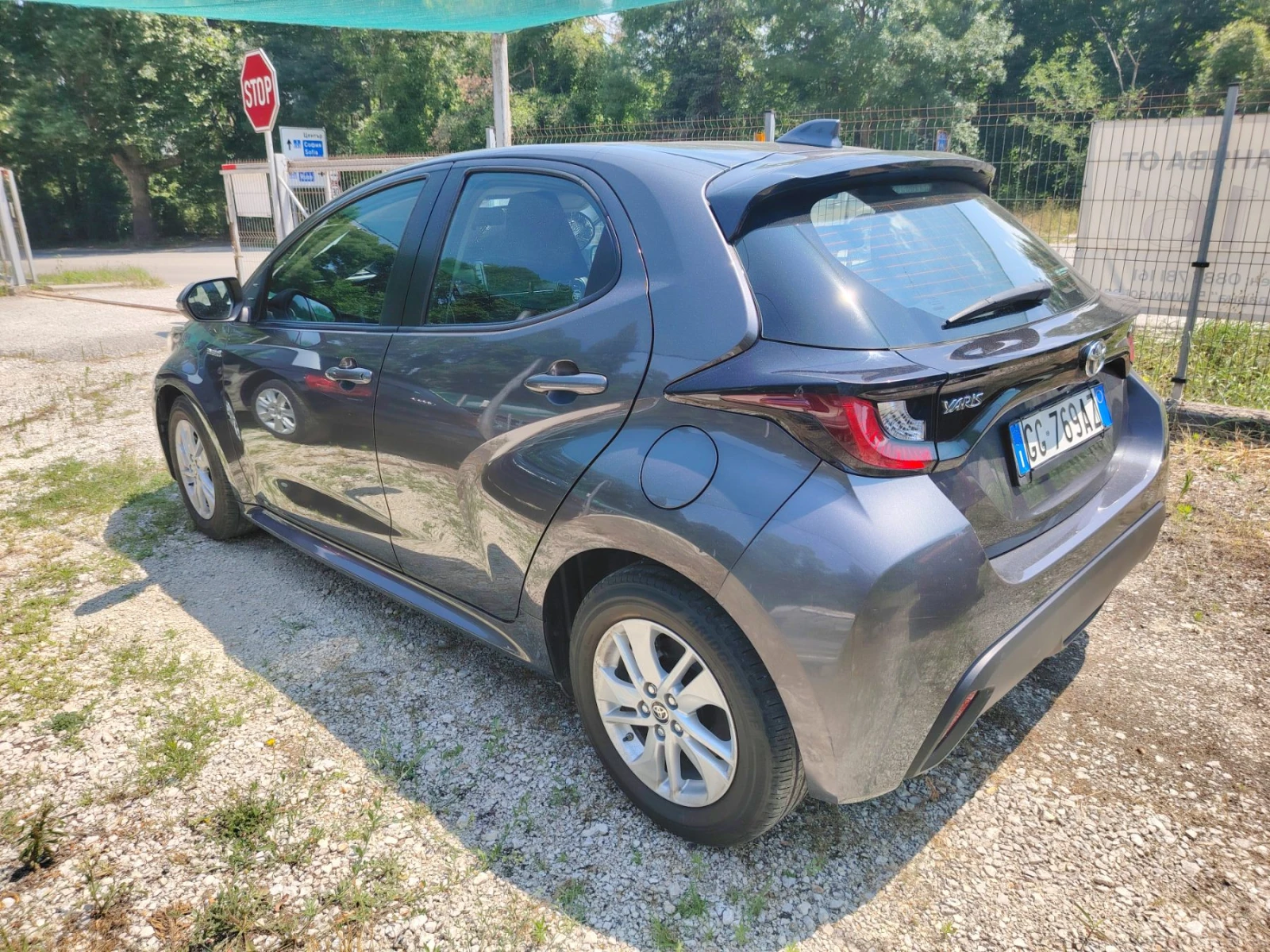 Toyota Yaris 1.5 HYBRID, снимка 4 - Автомобили и джипове - 55780673