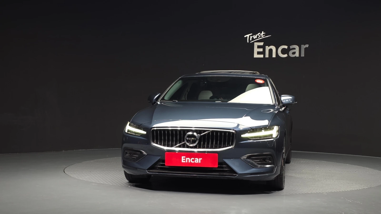 Volvo S60 T5 INSCRIPTION * DIS * ОБДУХ * HUD * 360 * PANO, снимка 2 - Автомобили и джипове - 55798229