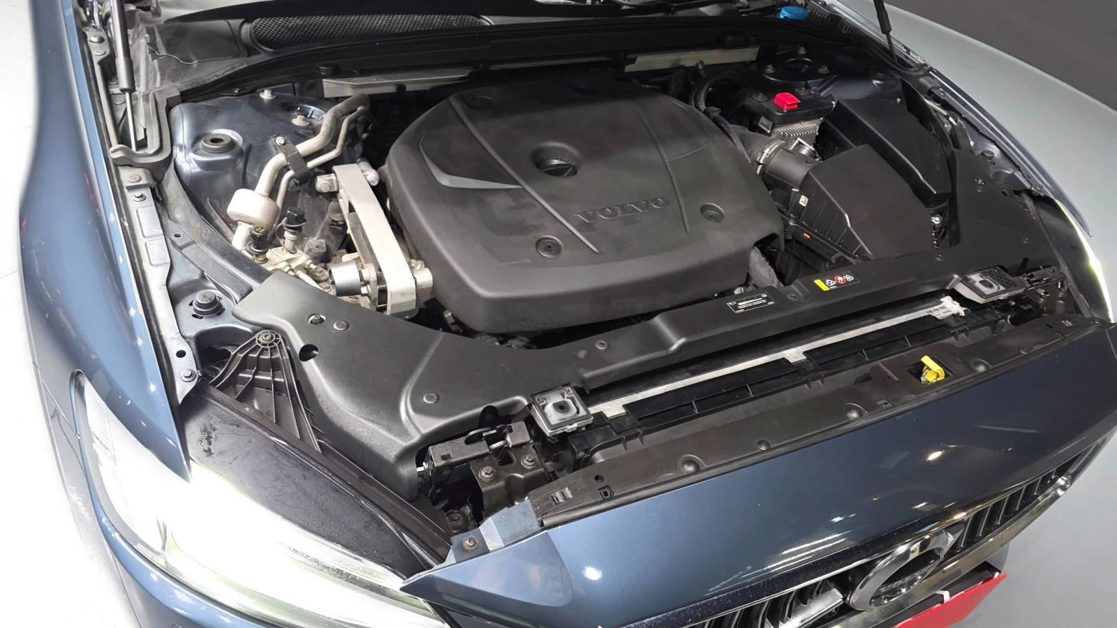 Volvo S60 T5 INSCRIPTION * DIS * ОБДУХ * HUD * 360 * PANO, снимка 5 - Автомобили и джипове - 55798229
