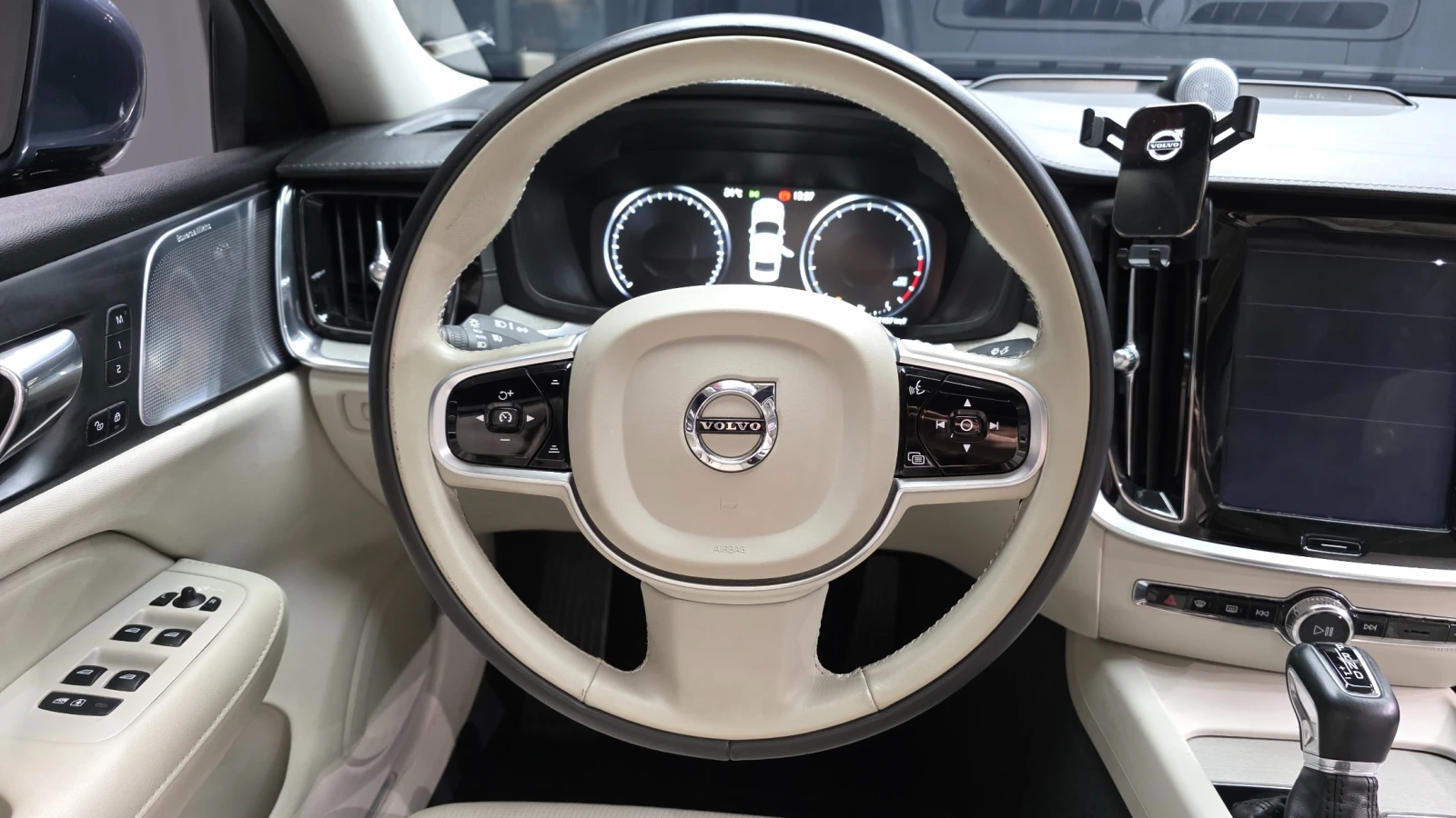 Volvo S60 T5 INSCRIPTION * DIS * ОБДУХ * HUD * 360 * PANO, снимка 12 - Автомобили и джипове - 55798229