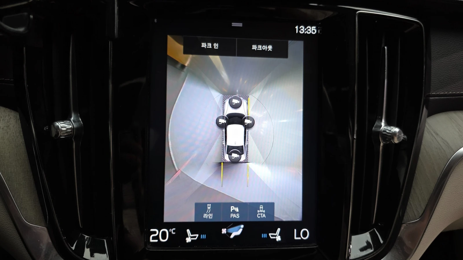 Volvo S60 T5 INSCRIPTION * DIS * ОБДУХ * HUD * 360 * PANO, снимка 13 - Автомобили и джипове - 55798229