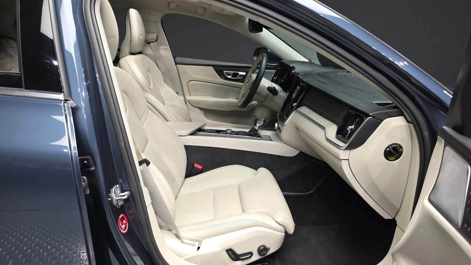 Volvo S60 T5 INSCRIPTION * DIS * ОБДУХ * HUD * 360 * PANO, снимка 10 - Автомобили и джипове - 55798229