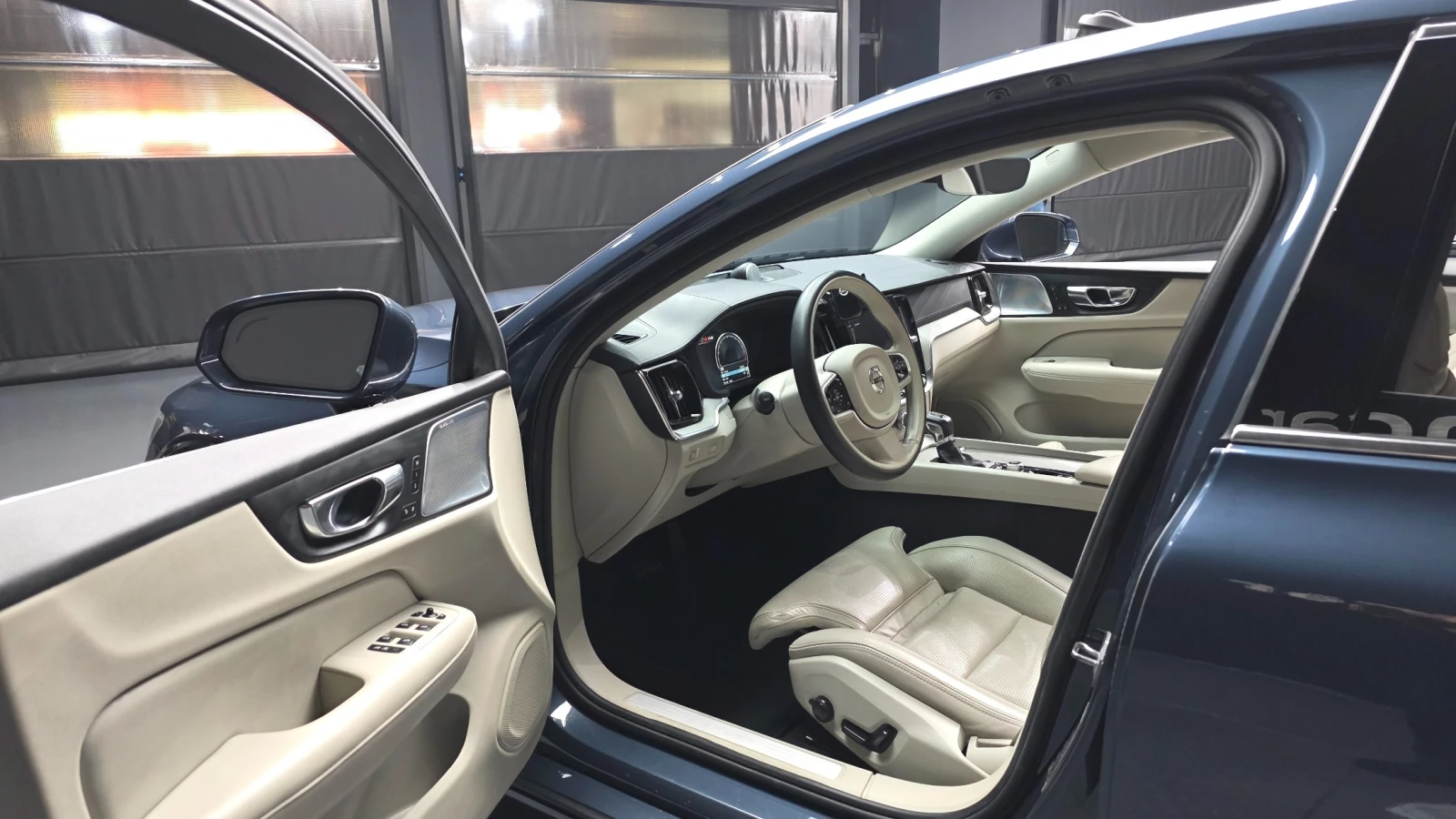 Volvo S60 T5 INSCRIPTION * DIS * ОБДУХ * HUD * 360 * PANO, снимка 9 - Автомобили и джипове - 55798229