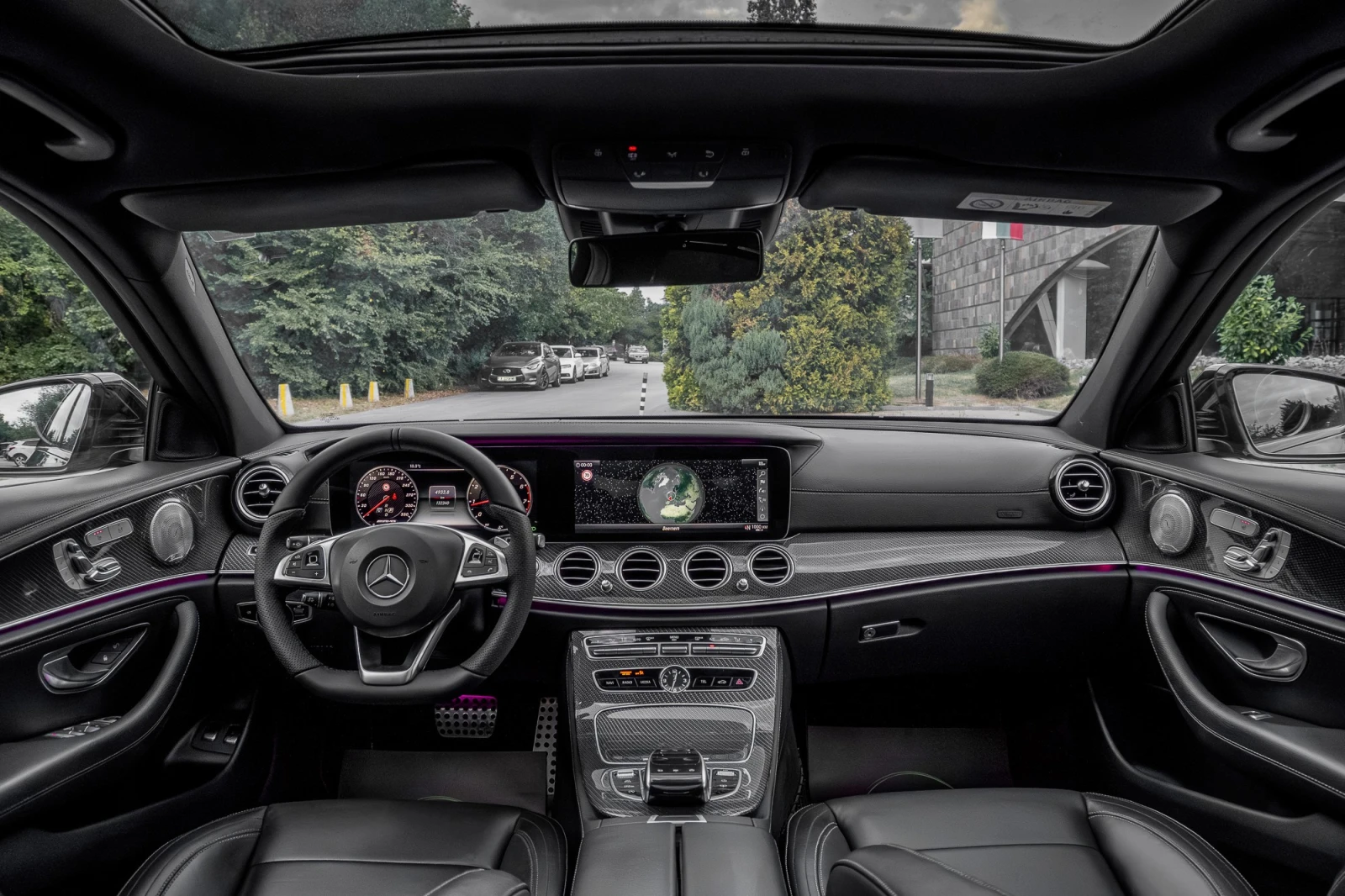 Mercedes-Benz E 220 d* BRABUS LIMITED* PANORAMA* 3XTV* CARBON* HEAD UP, снимка 13 - Автомобили и джипове - 56217478