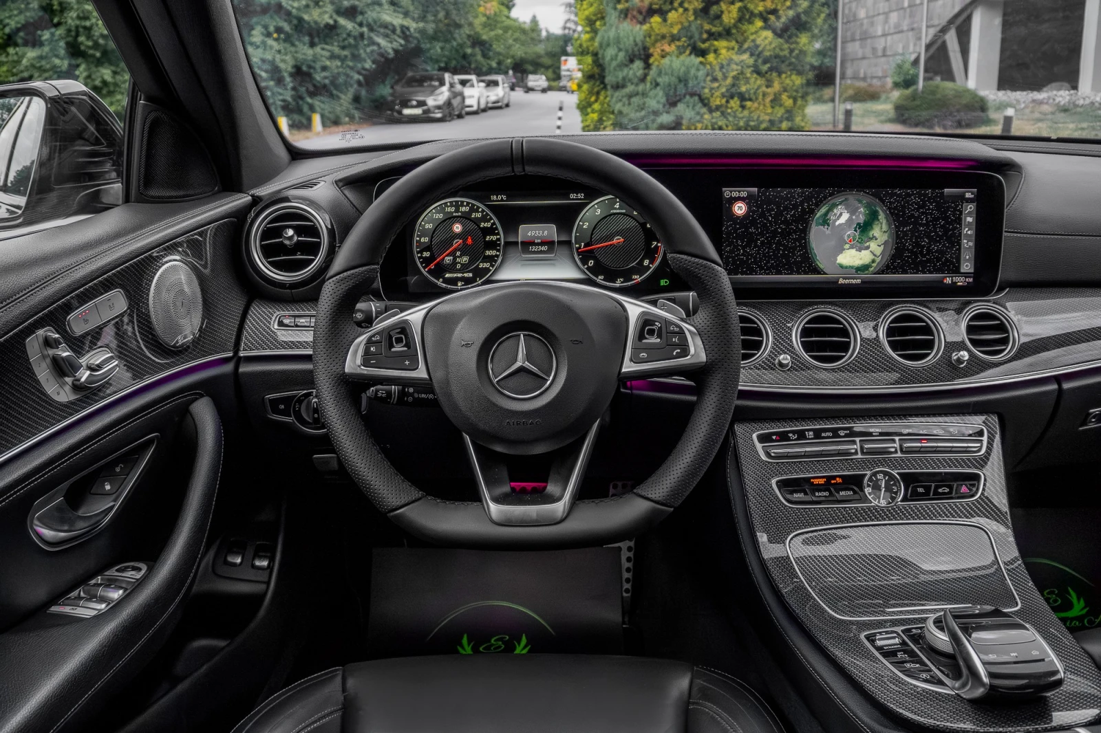 Mercedes-Benz E 220 d* BRABUS LIMITED* PANORAMA* 3XTV* CARBON* HEAD UP, снимка 15 - Автомобили и джипове - 56217478