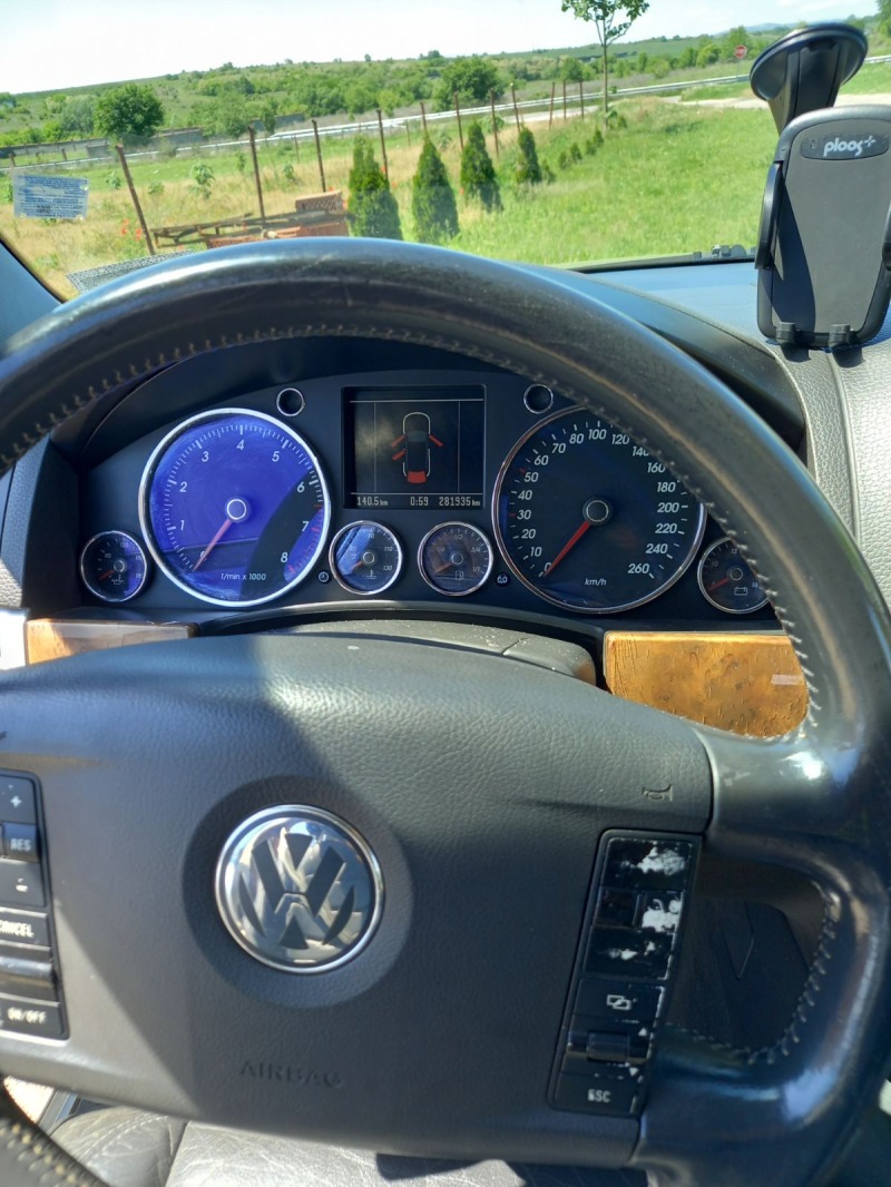 VW Touareg, снимка 3 - Автомобили и джипове - 46052719