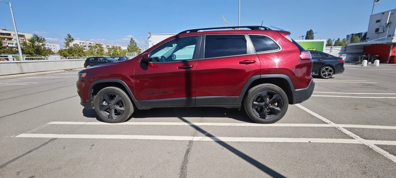 Jeep Cherokee 2.0 turbo, снимка 9 - Автомобили и джипове - 47330619