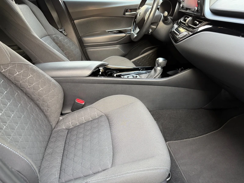 Toyota C-HR 2.0 HIBRID 184 к.с, снимка 12 - Автомобили и джипове - 52498355