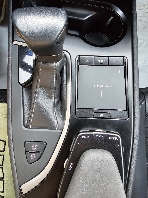 Lexus UX  UX 250h Luxury Premium, снимка 13 - Автомобили и джипове - 46379976
