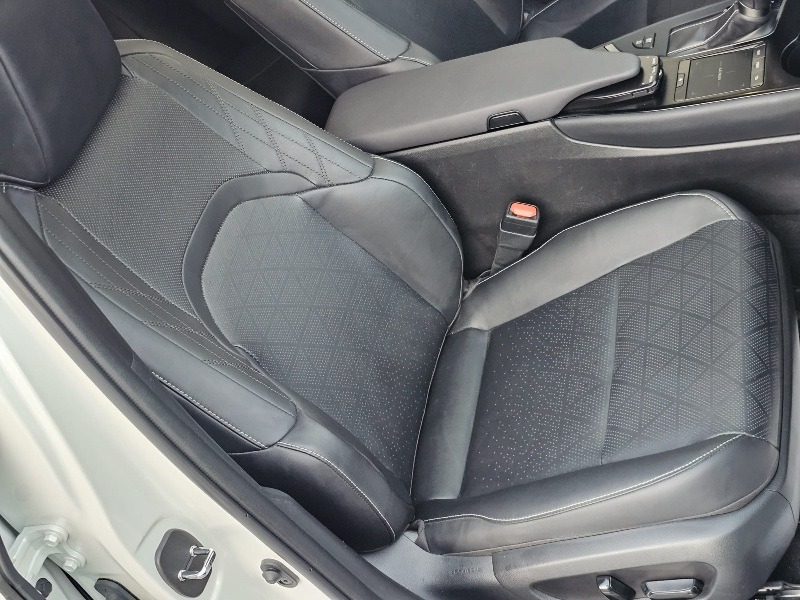 Lexus UX  UX 250h Luxury Premium, снимка 10 - Автомобили и джипове - 46379976