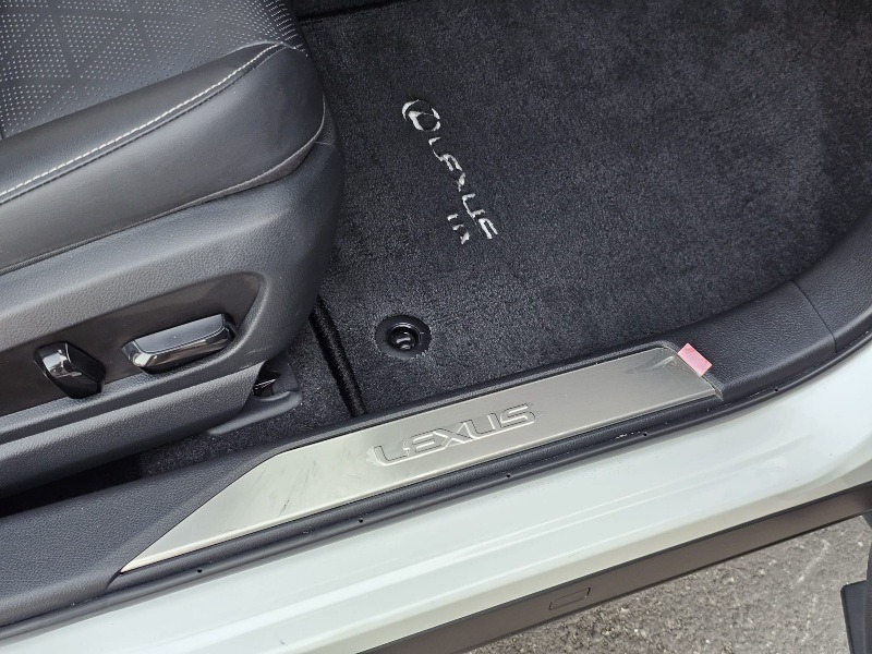 Lexus UX  UX 250h Luxury Premium, снимка 16 - Автомобили и джипове - 46379976