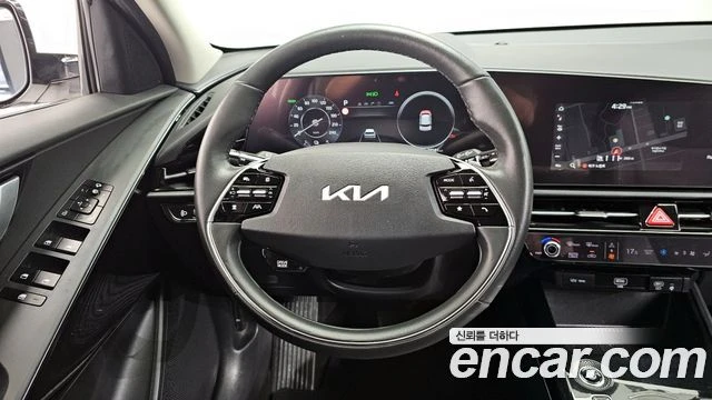Kia Niro, снимка 12 - Автомобили и джипове - 56267253