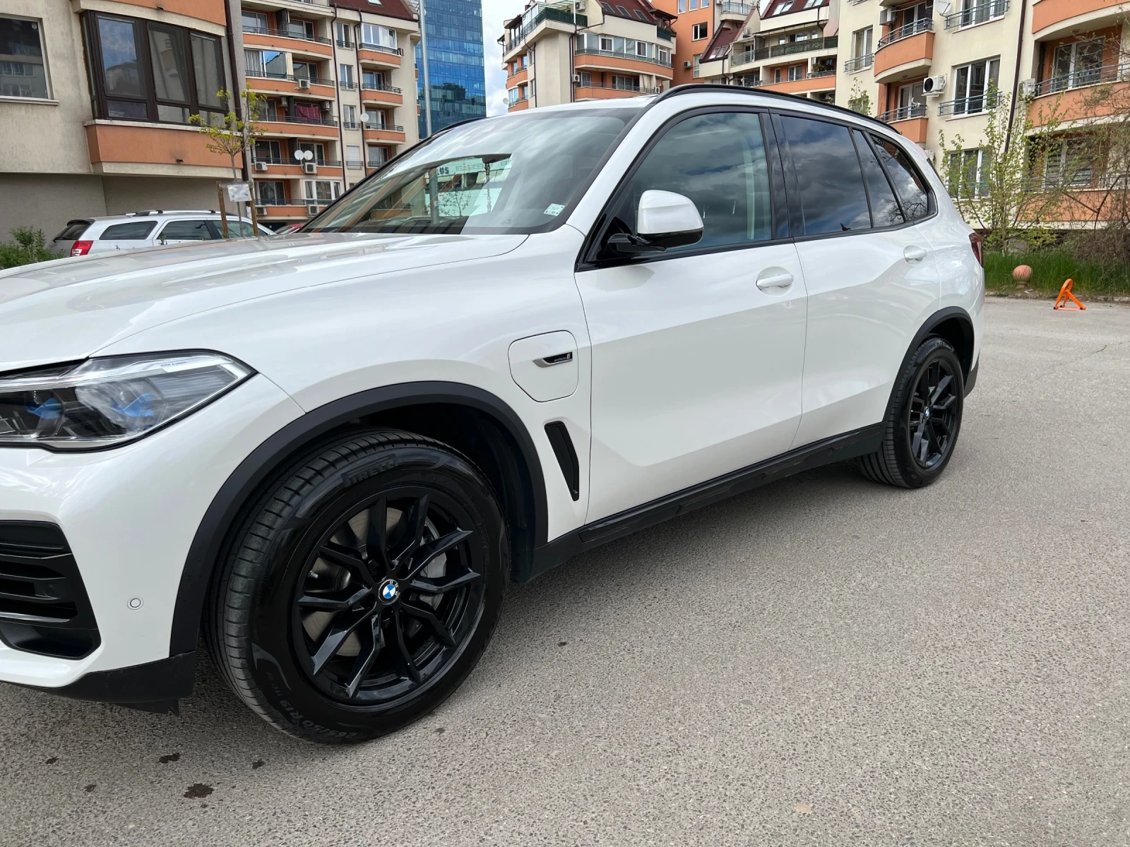 BMW X5 45е - изображение 2