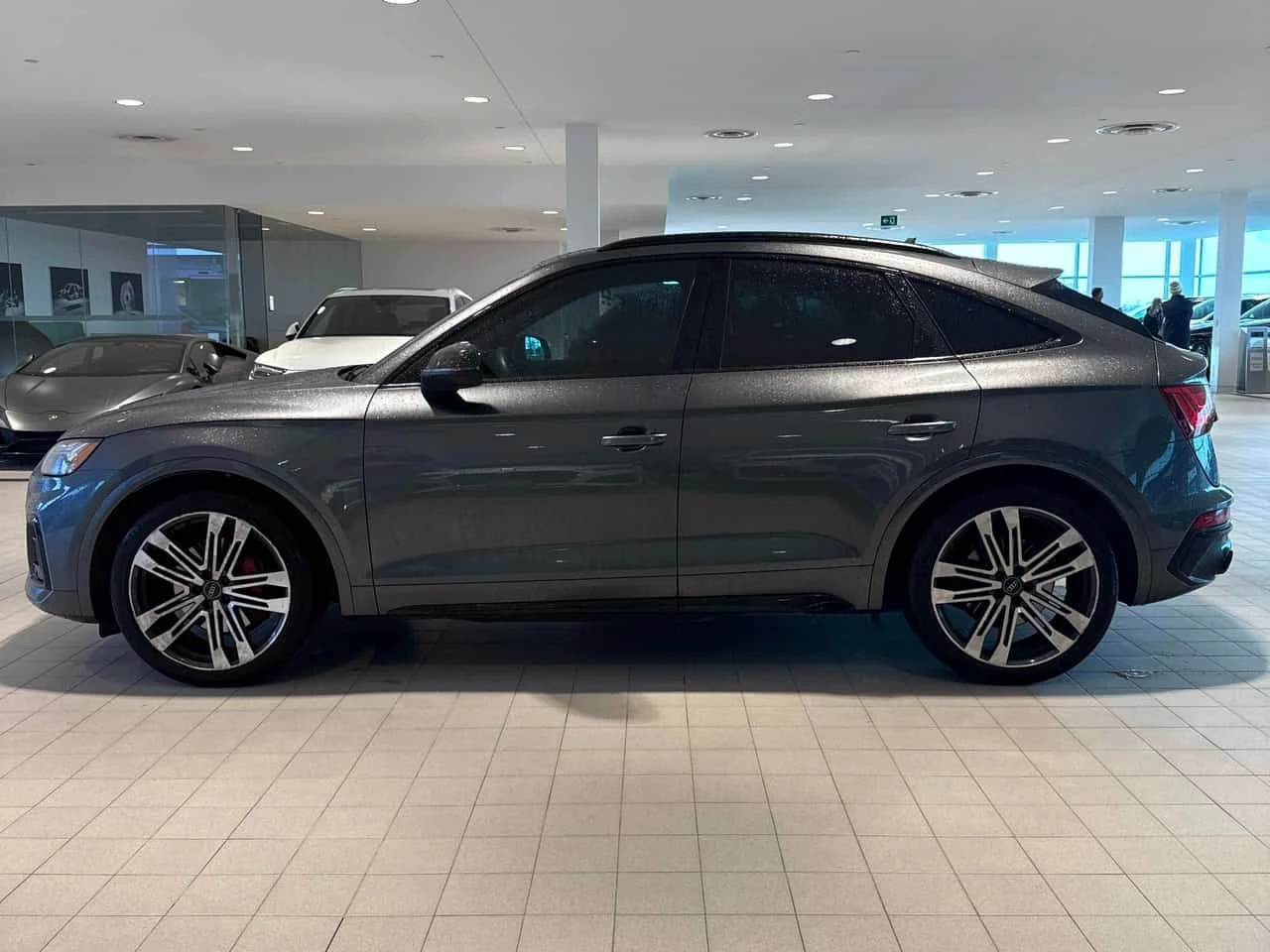 Audi SQ5 * Technik * MATRIX* DISTRONIC* BANG&OLUFSEN* , снимка 2 - Автомобили и джипове - 54002326