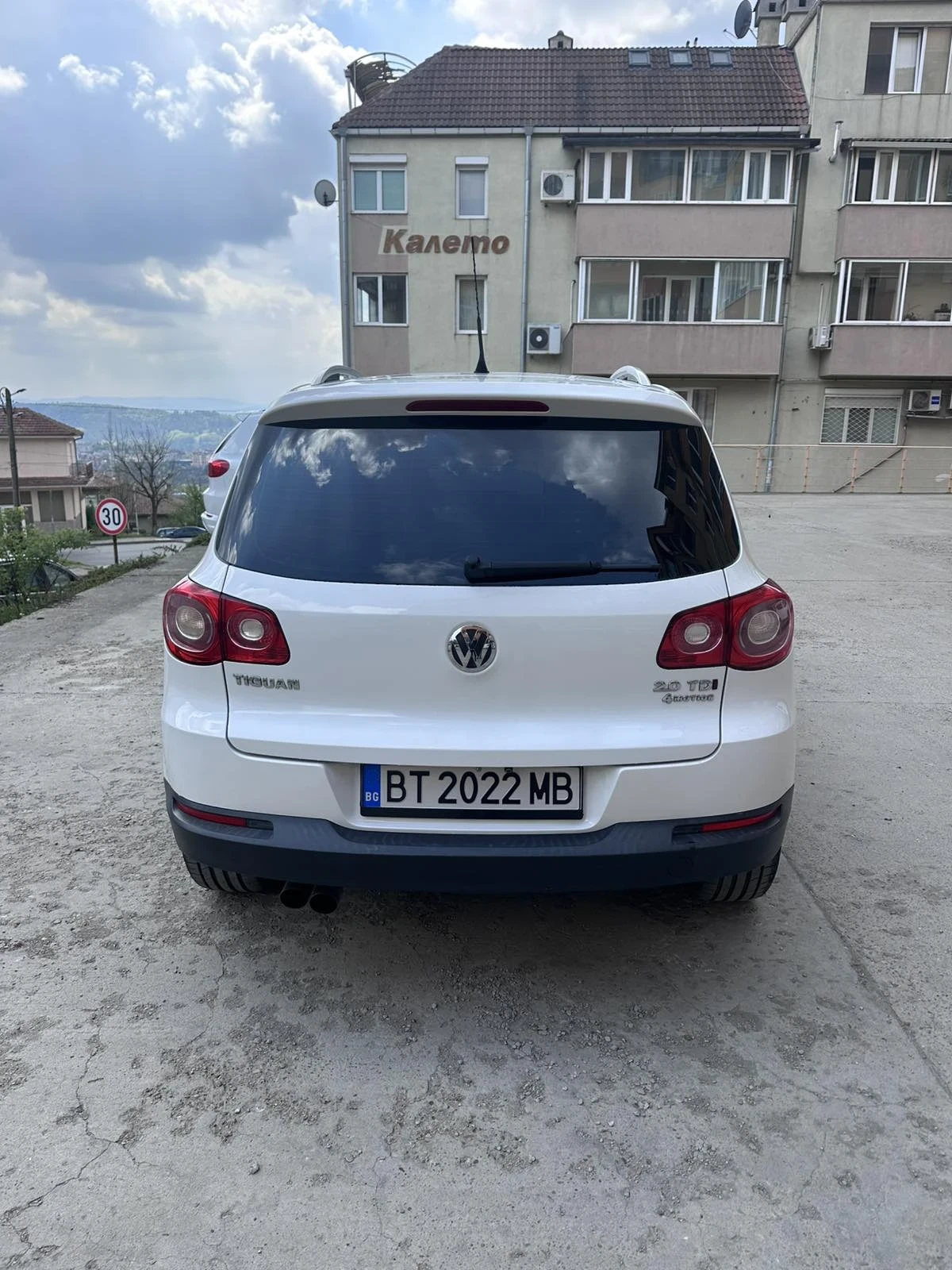 VW Tiguan 2.0 TDI, снимка 4 - Автомобили и джипове - 54235752