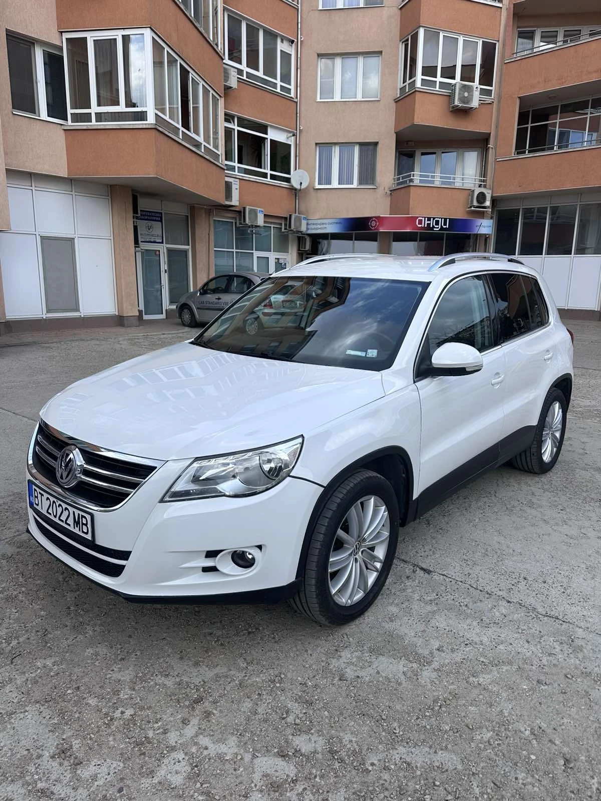 VW Tiguan 2.0 TDI, снимка 2 - Автомобили и джипове - 54235752