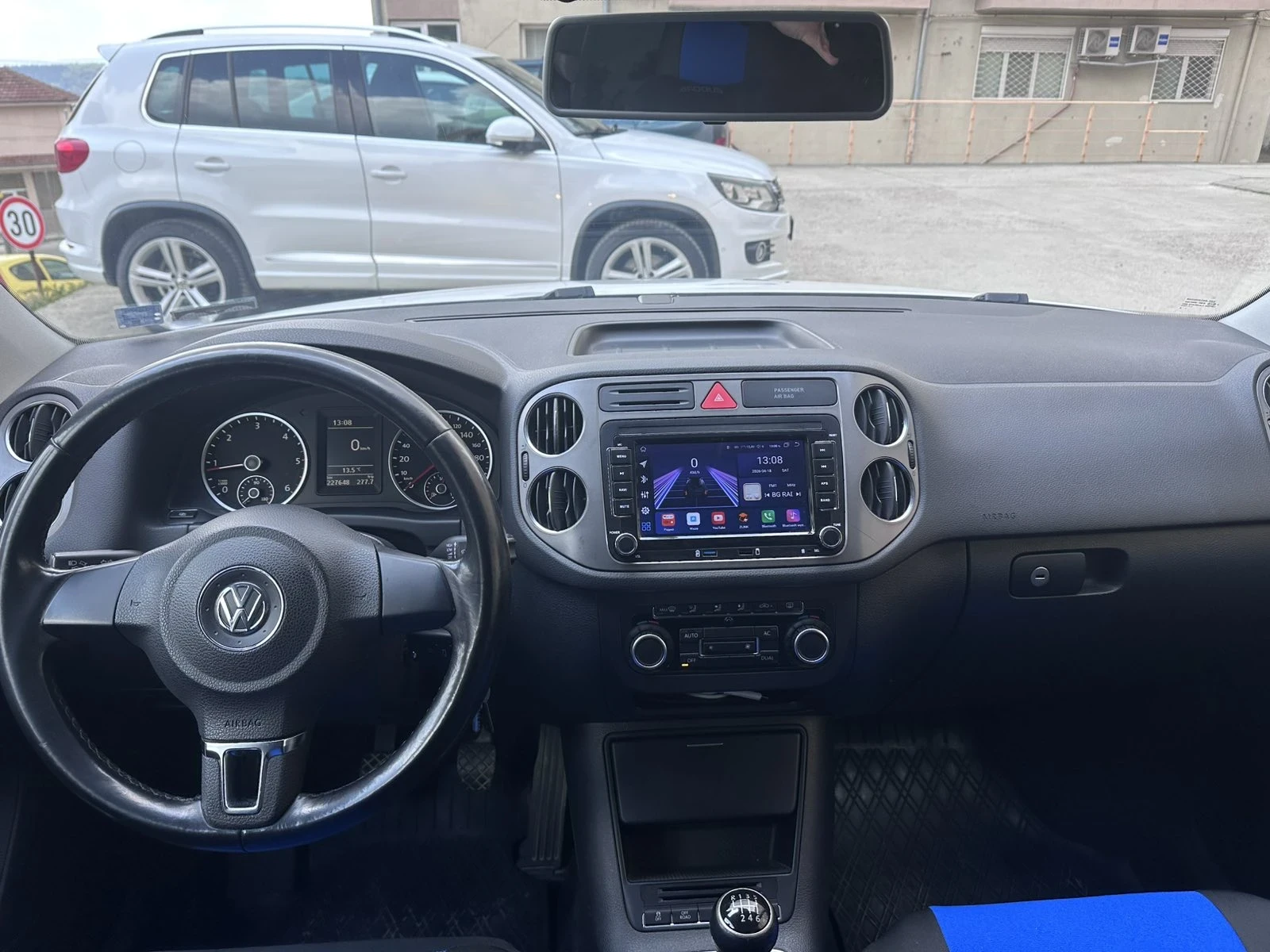 VW Tiguan 2.0 TDI, снимка 7 - Автомобили и джипове - 54235752