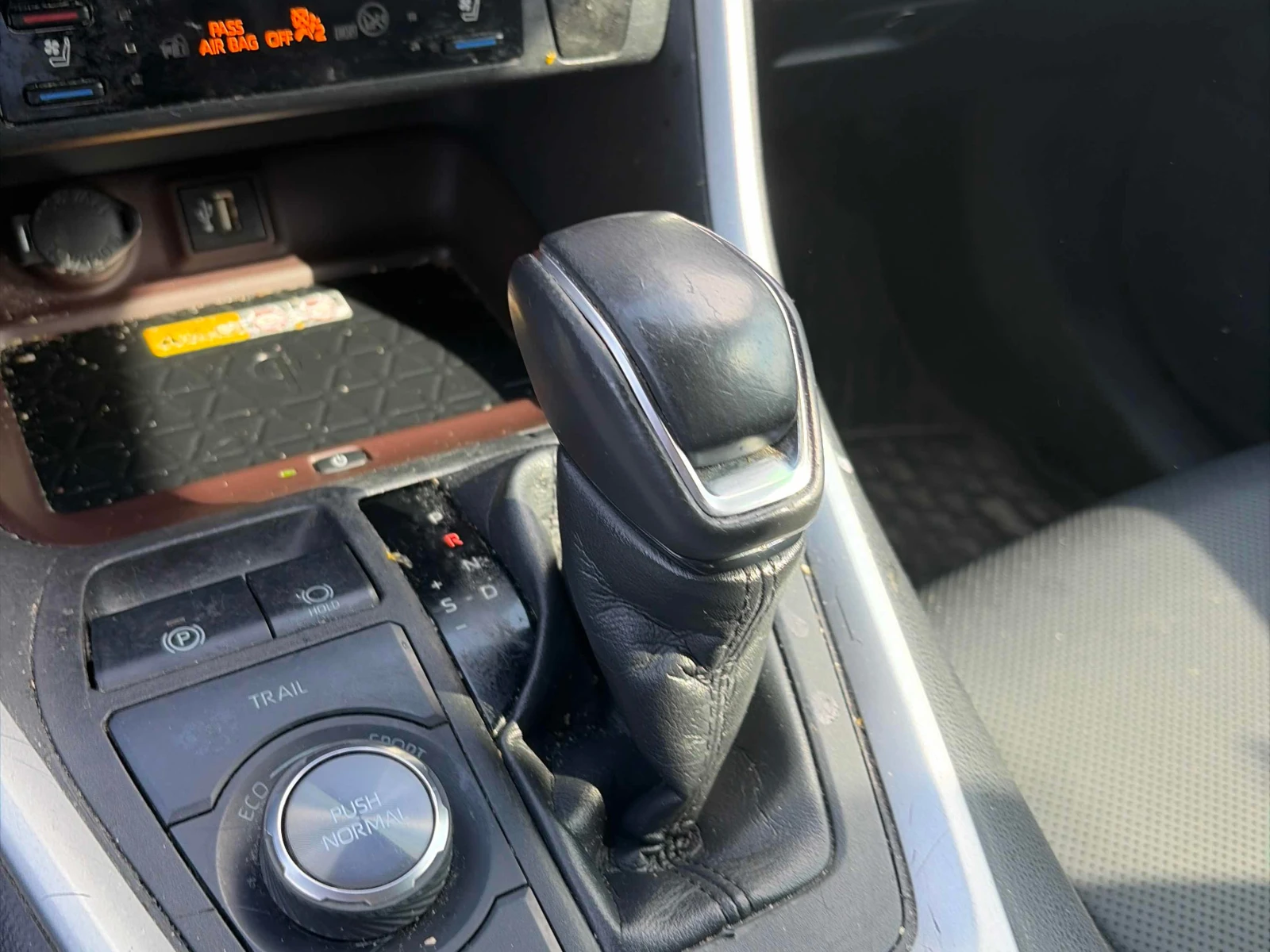 Toyota Rav4 Hybrid Limited / JBL / ОБДУХВАНЕ / 360 /АВТОКРЕДИТ, снимка 9 - Автомобили и джипове - 56064479
