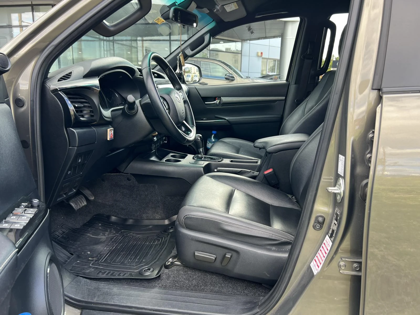 Toyota Hilux 2.8D 6AT INVINCIBLE | Mobile.bg � ����������� 10