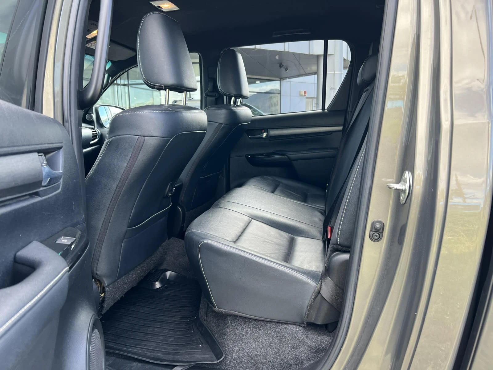 Toyota Hilux 2.8D 6AT INVINCIBLE | Mobile.bg � ����������� 11