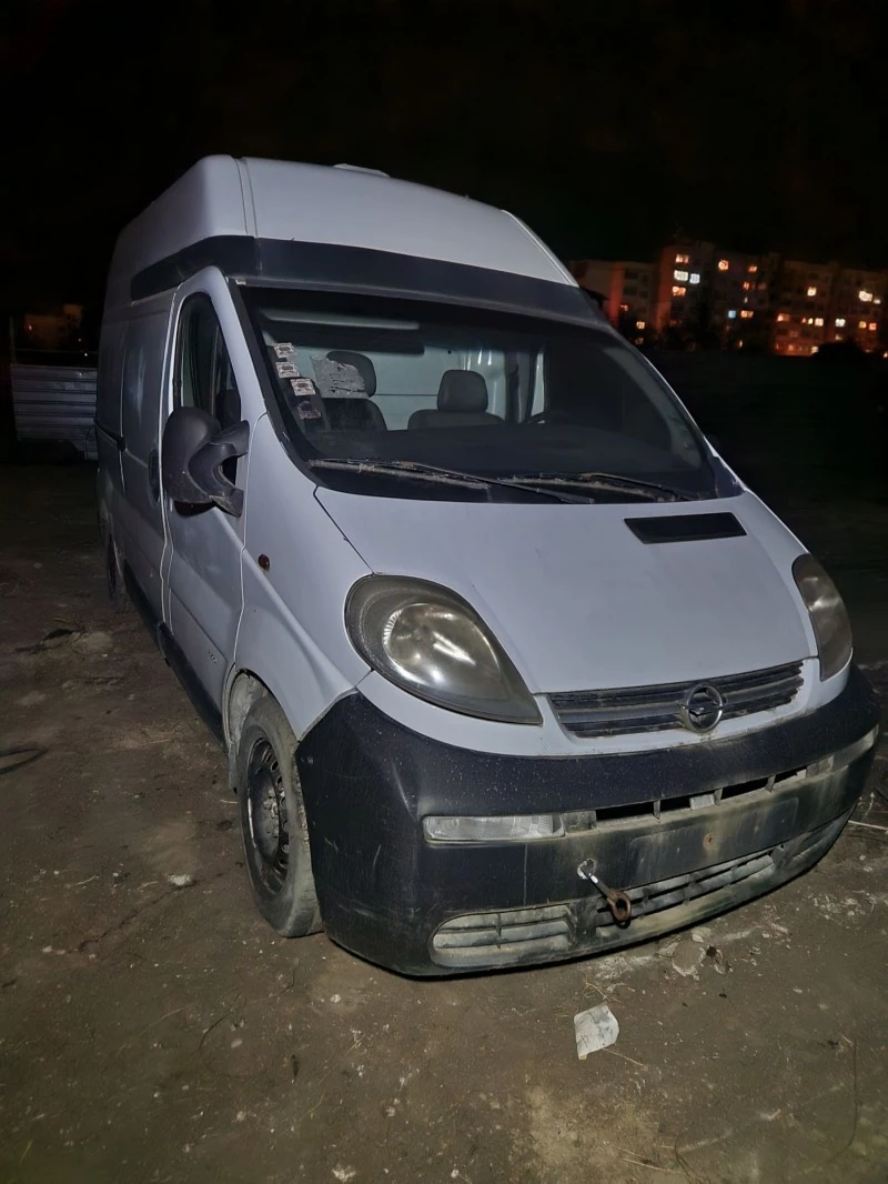 Opel Vivaro 1.9 dci, 6 скорости, снимка 2 - Бусове и автобуси - 47431213