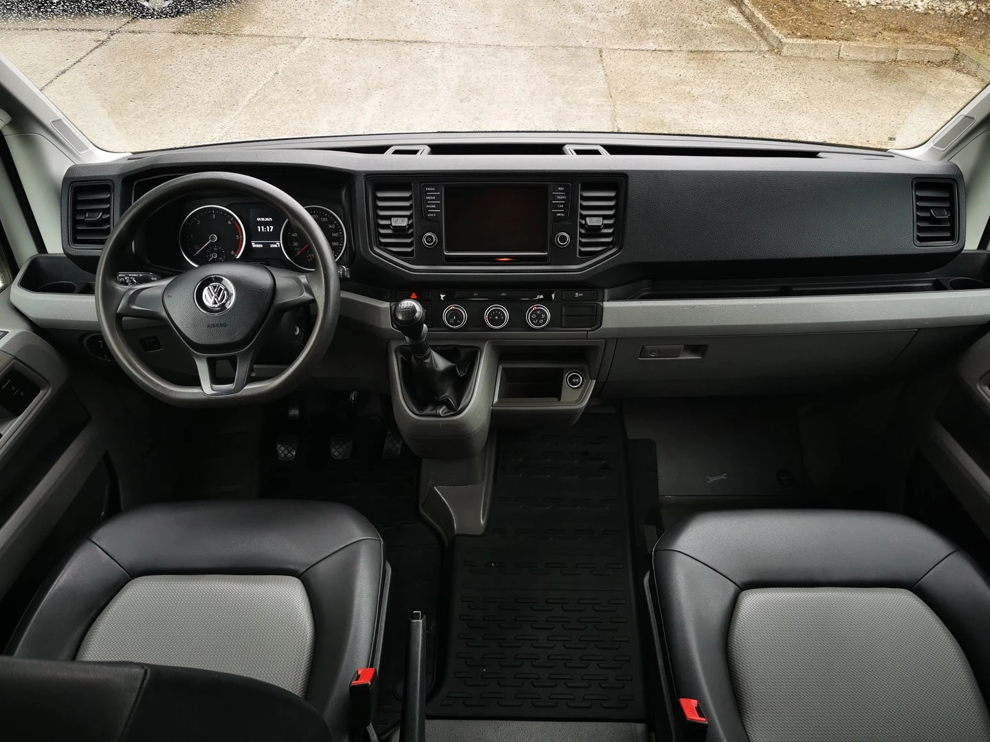 VW Crafter 35 DC Chassis M TDI предно - изображение 4