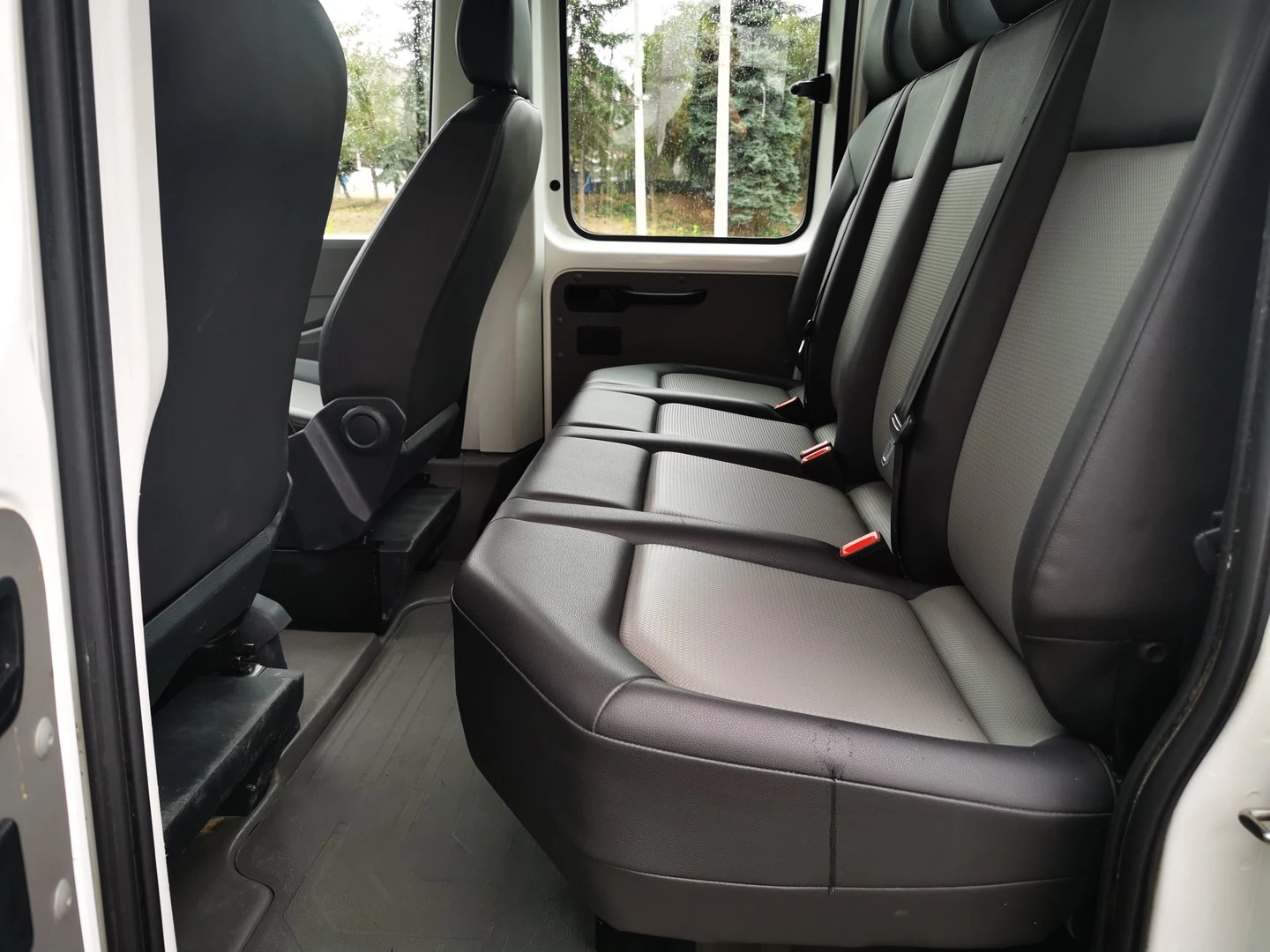 VW Crafter 35 DC Chassis M TDI предно - изображение 7