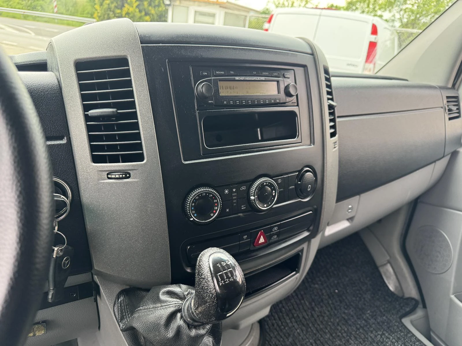 Mercedes-Benz Sprinter 311 КЛИМА ДВГ ОМ646 , снимка 9 - Бусове и автобуси - 54357387