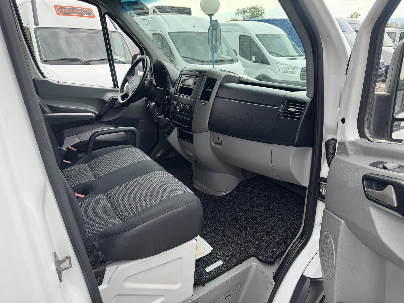 Mercedes-Benz Sprinter 311 КЛИМА ДВГ ОМ646 , снимка 13 - Бусове и автобуси - 54357387