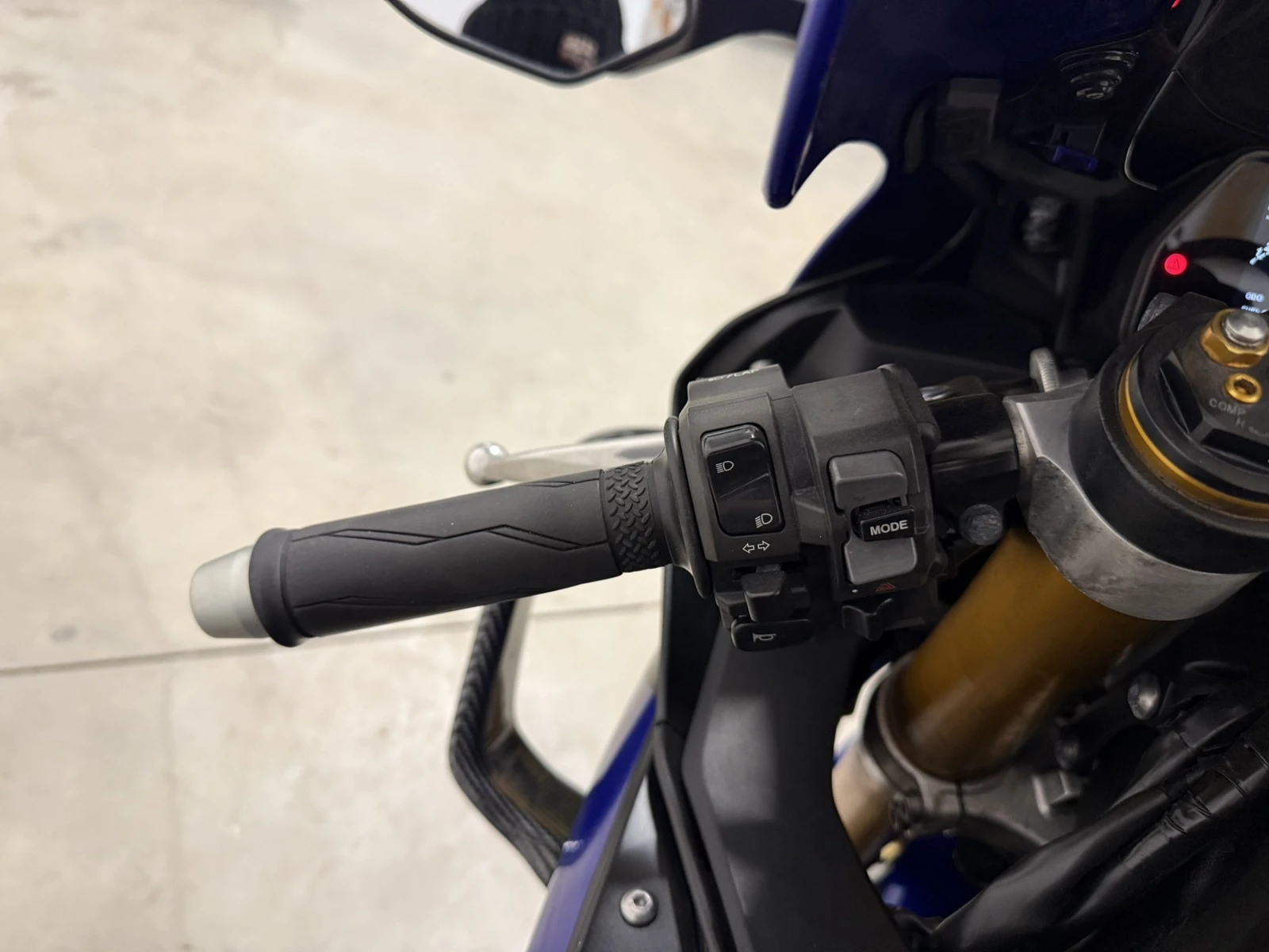 Yamaha YZF-R1  - изображение 10