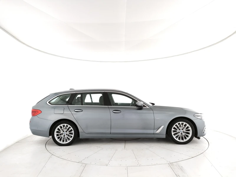 BMW 520 520d Touring Luxury Adaptive LED, снимка 3 - Автомобили и джипове - 47837983