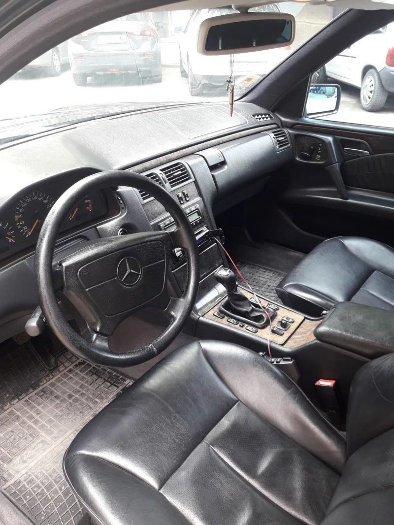 Mercedes-Benz E 200 Kompressor, снимка 5 - Автомобили и джипове - 49546711