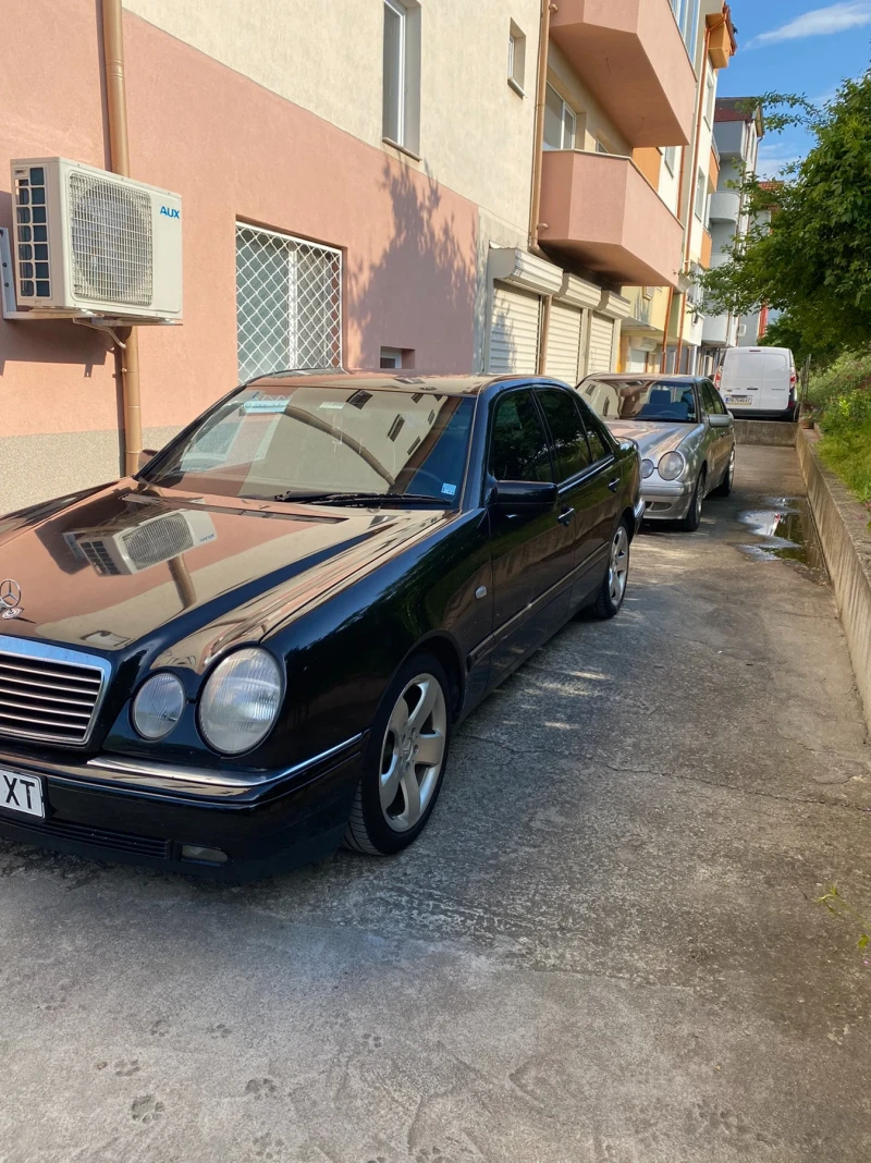 Mercedes-Benz E 200 Kompressor, снимка 2 - Автомобили и джипове - 49546711