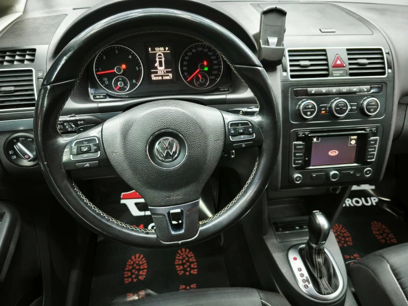 VW Touran 2.0TDI AUTOMATIC , снимка 15 - Автомобили и джипове - 50796249
