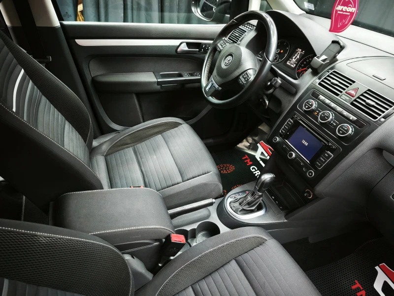 VW Touran 2.0TDI AUTOMATIC , снимка 13 - Автомобили и джипове - 50796249