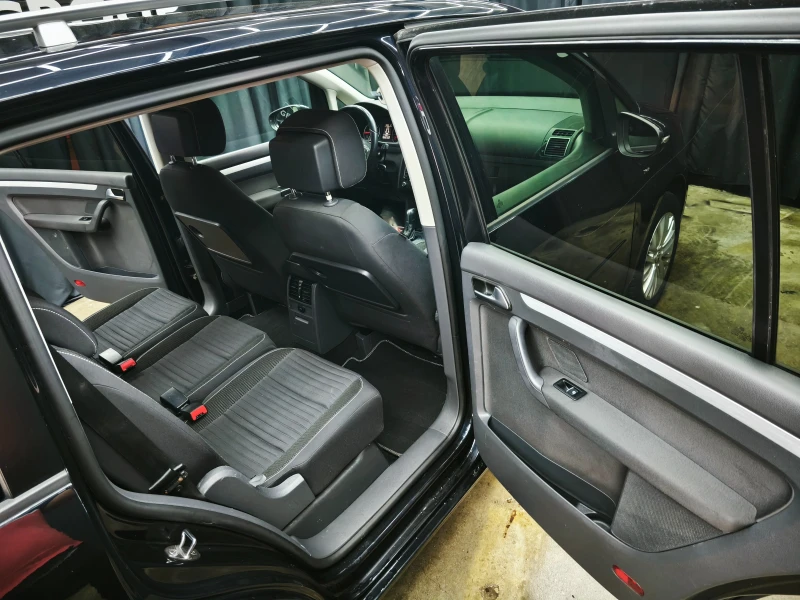 VW Touran 2.0TDI AUTOMATIC , снимка 11 - Автомобили и джипове - 50796249