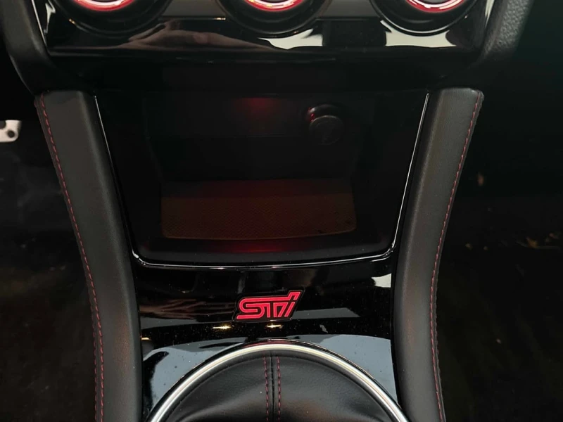 Subaru WRX * STI Limited Manual w/Lip Spoiler * CARFAX * ЦЕНА, снимка 13 - Автомобили и джипове - 52840747