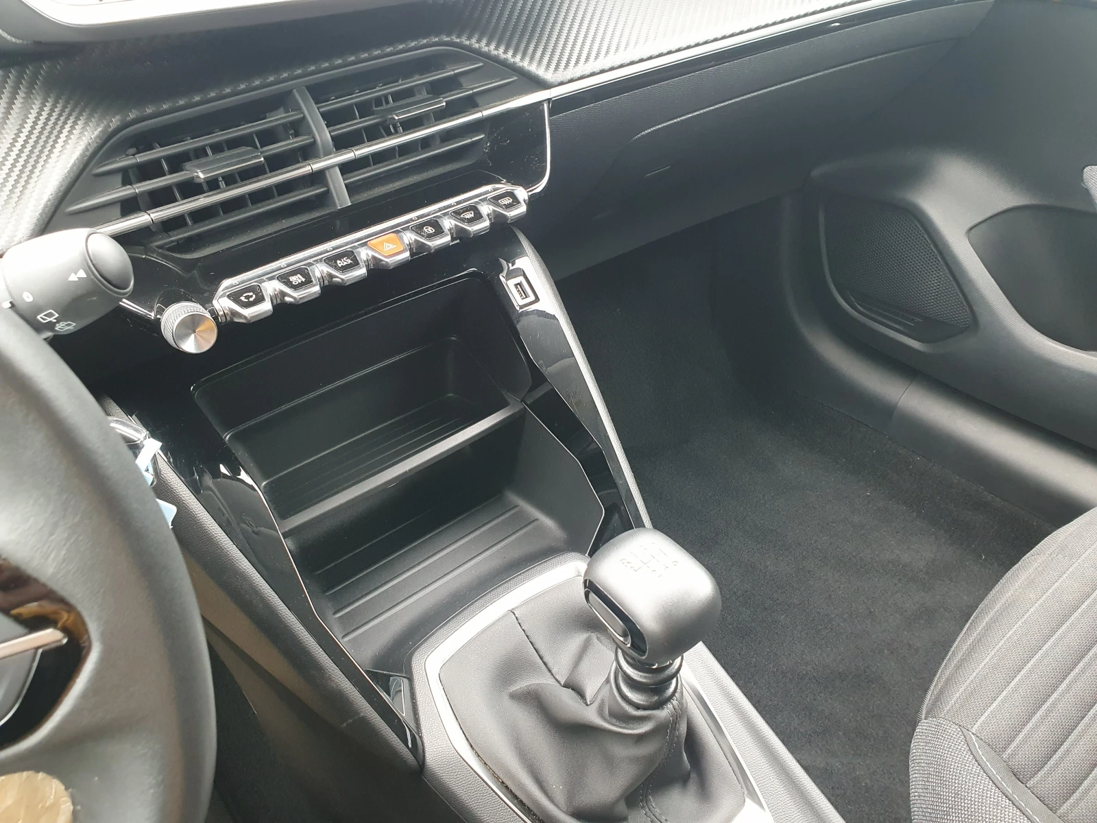 Peugeot 208 Style - изображение 10