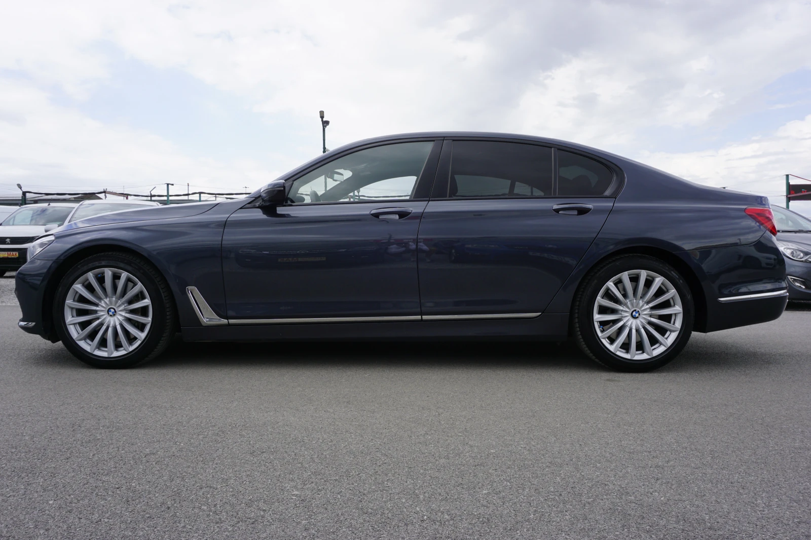 BMW 750 4x4/Memori/Head-Up/Подгрев/FULL - изображение 4