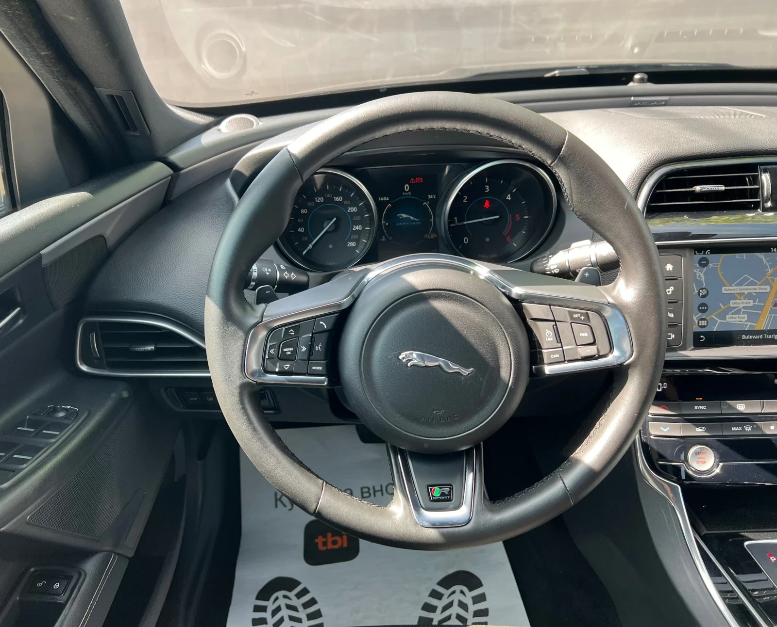 Jaguar XE 2.0D R-Sport - изображение 10