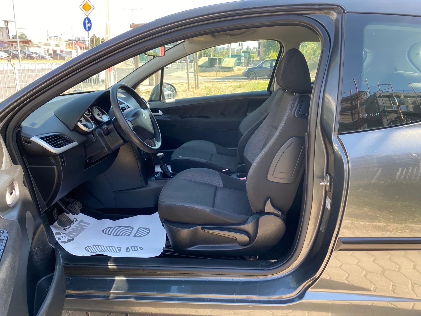 Peugeot 207 1.4i - изображение 8