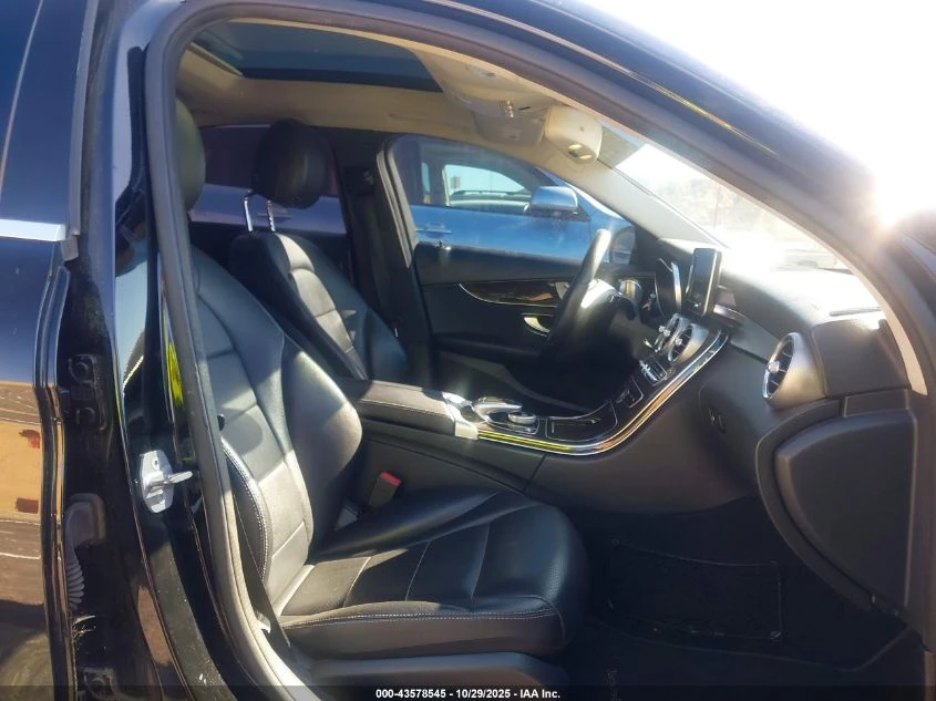 Mercedes-Benz C 300 LUXURY/PANO/BURMESTER/ - изображение 8