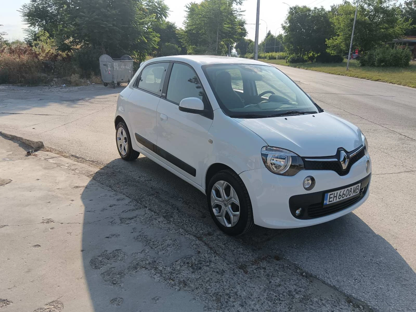 Renault Twingo 1.0 - изображение 2