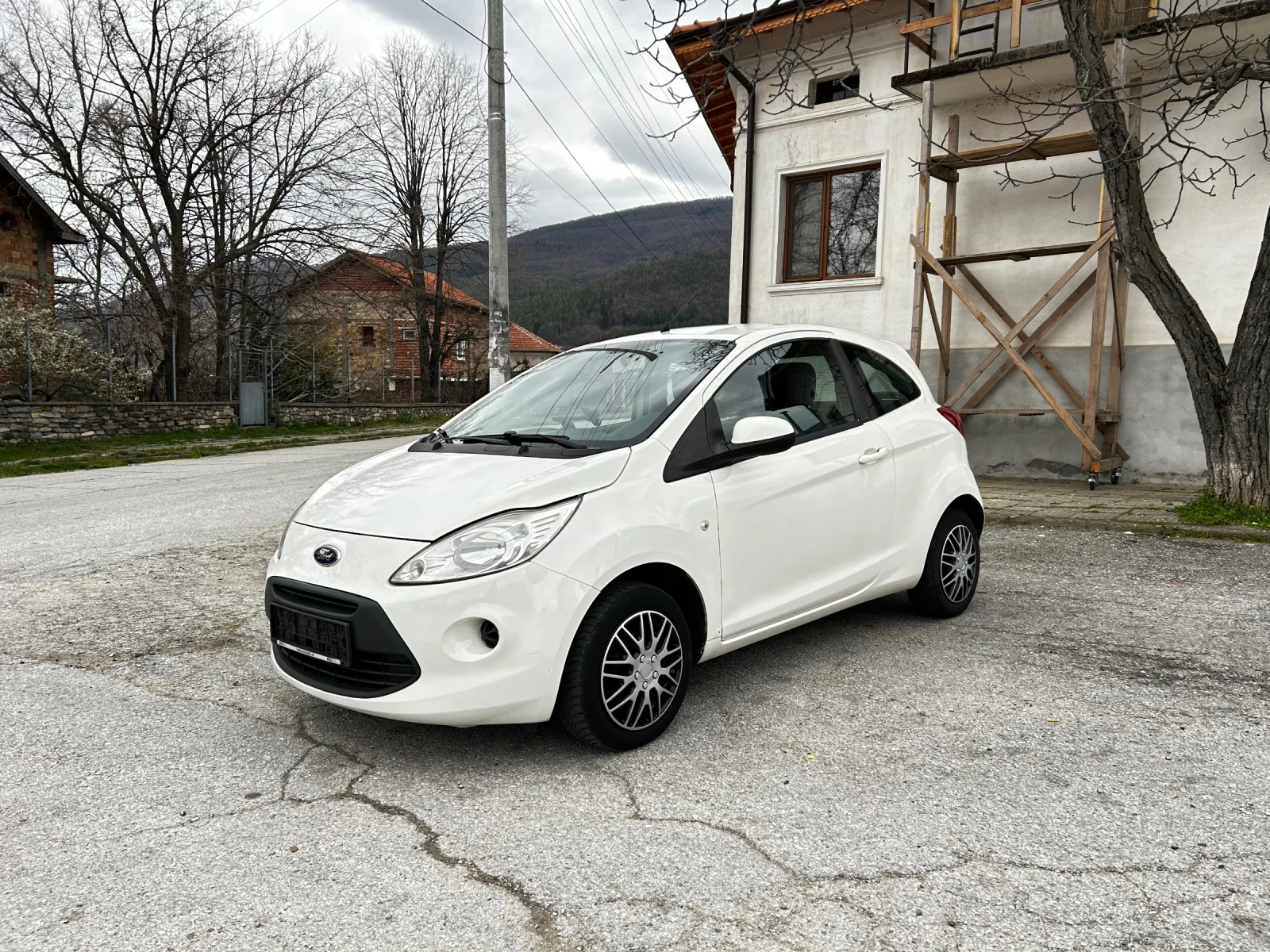 Ford Ka 1.25i* ПОДГРЕВ* СЕРВИЗНА ИСТОРИЯ* ДВА КЛЮЧА* 