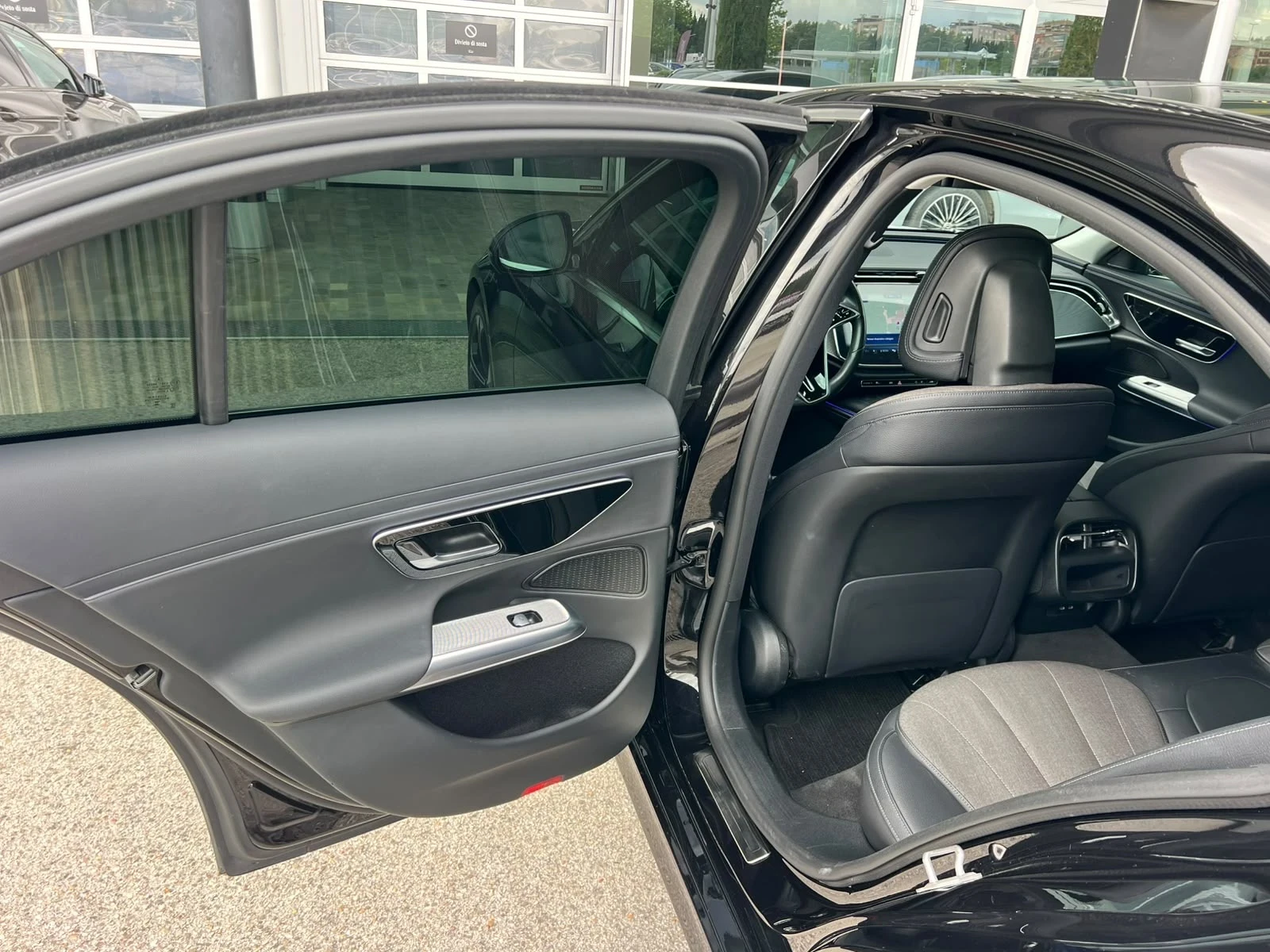 Mercedes-Benz E 220 d Mild hybrid Exclusive Premium Plus, снимка 7 - Автомобили и джипове - 54838507